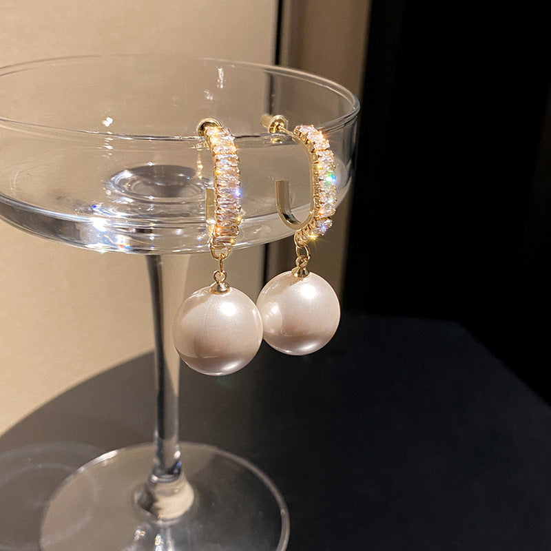 SIENNA | OVERSIZED PEARL DROPS