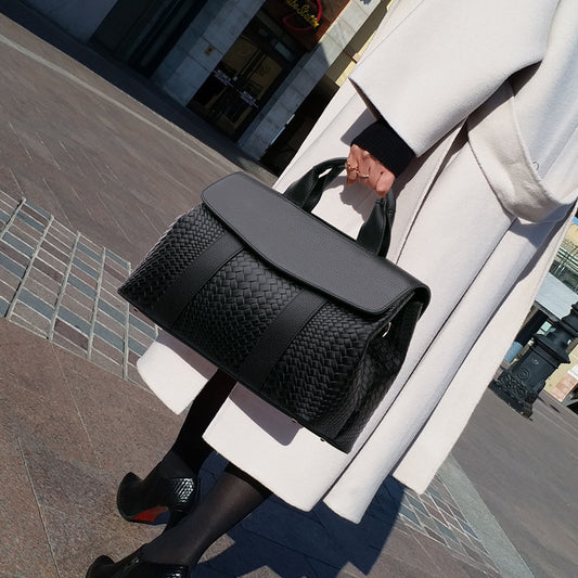 ATMO | LARGE CAPACITY MESSENGER BAG
