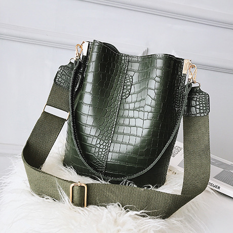 CLEO | BUCKET SHOULDER HANDBAG