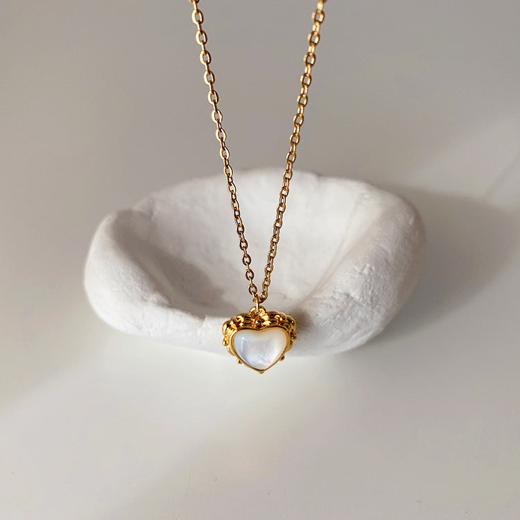 PARIS | VINTAGE SHELL LOVE PENDANT