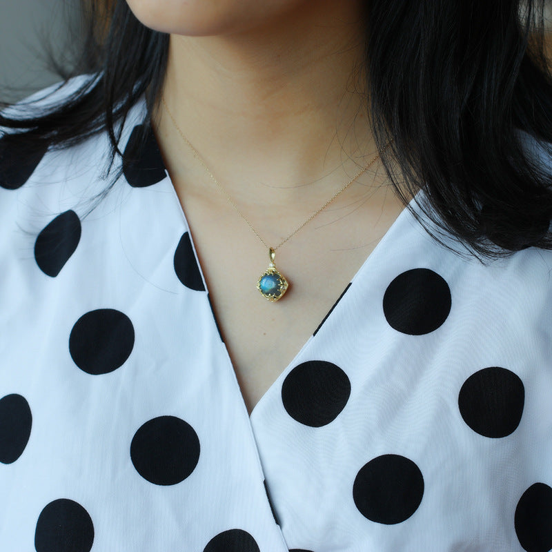 CELESTE | LABRADORITE STONE PENDANT