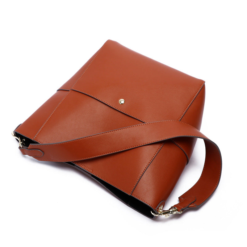 BUCKET | LARGE BUCKET MESSENGER BAG
