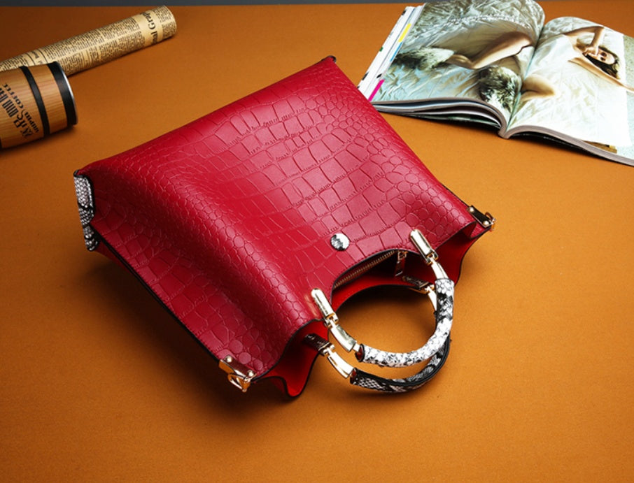 DIAG | DIAGONAL SHOULDER BAG