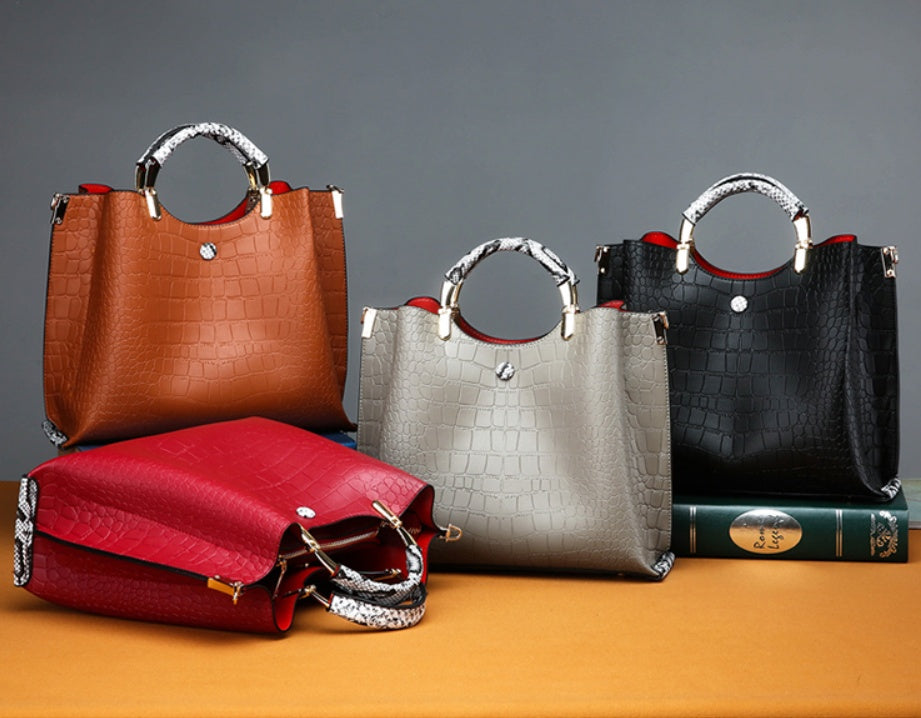 DIAG | DIAGONAL SHOULDER BAG