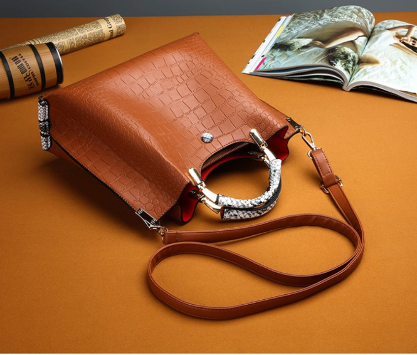 DIAG | DIAGONAL SHOULDER BAG