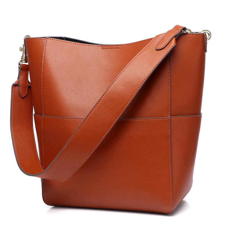 BUCKET | LARGE BUCKET MESSENGER BAG