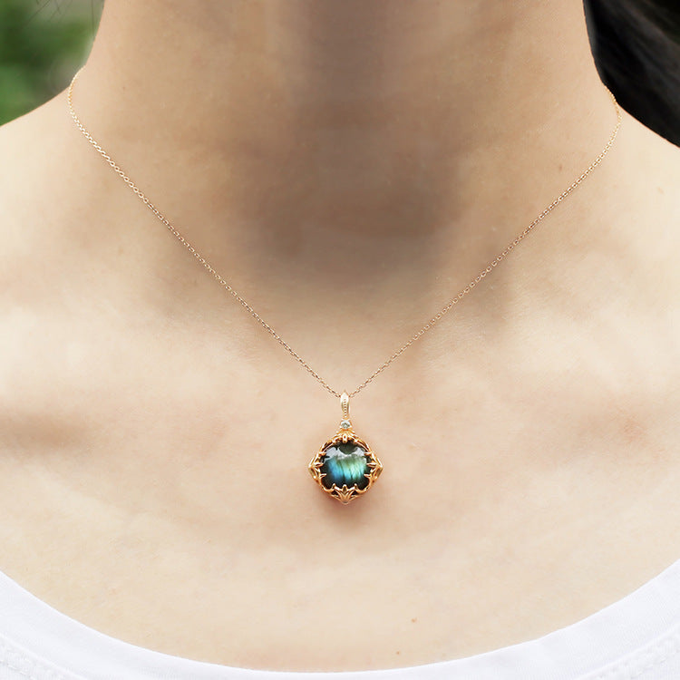 CELESTE | LABRADORITE STONE PENDANT