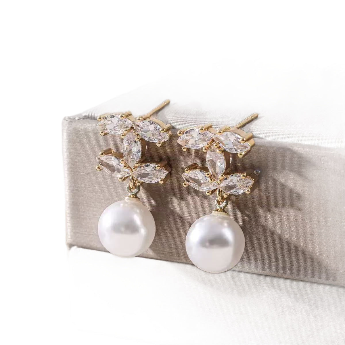 FLORA | FLORAL PEARL ZIRCON EARRINGS
