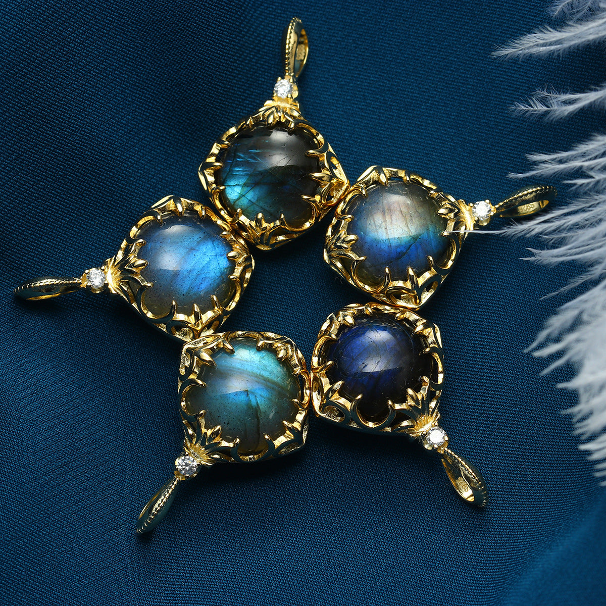 CELESTE | LABRADORITE STONE PENDANT
