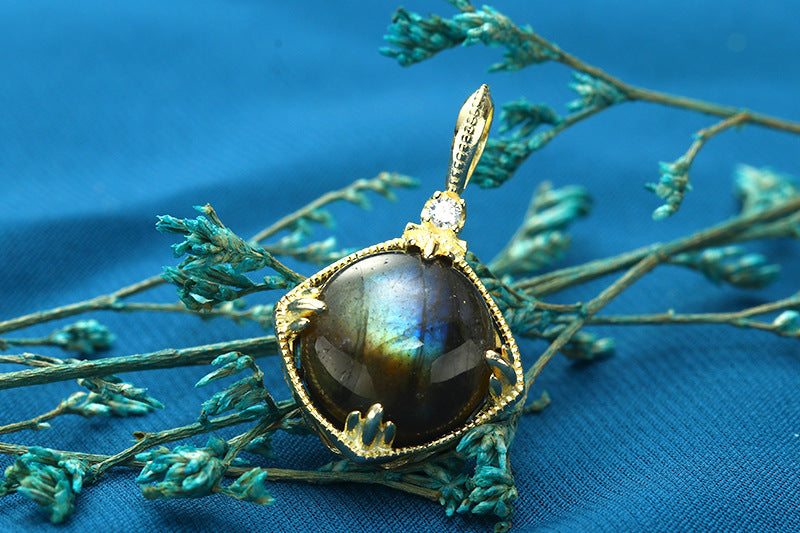 CELESTE | LABRADORITE STONE PENDANT