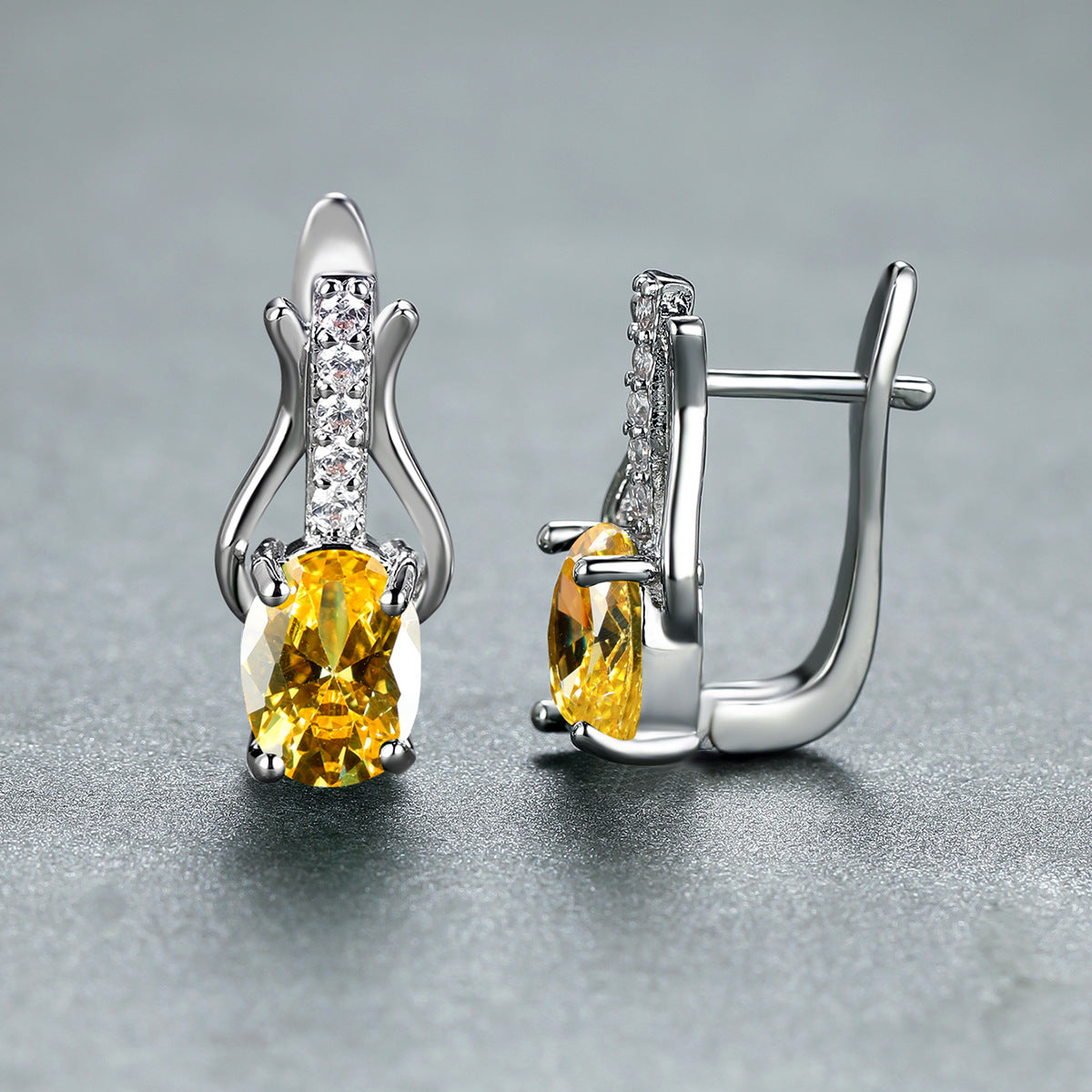 GARNET | CHAMPAGNE GOLD EAR CLIPS
