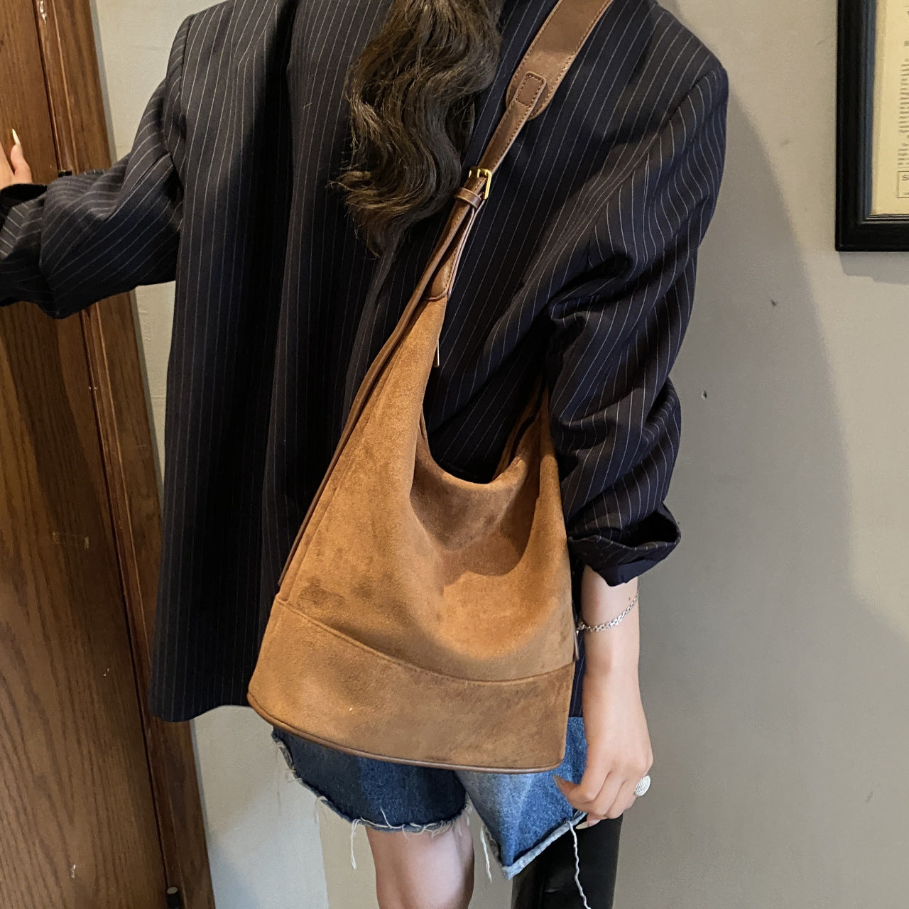 VALERIA | VINTAGE BUCKET BAG