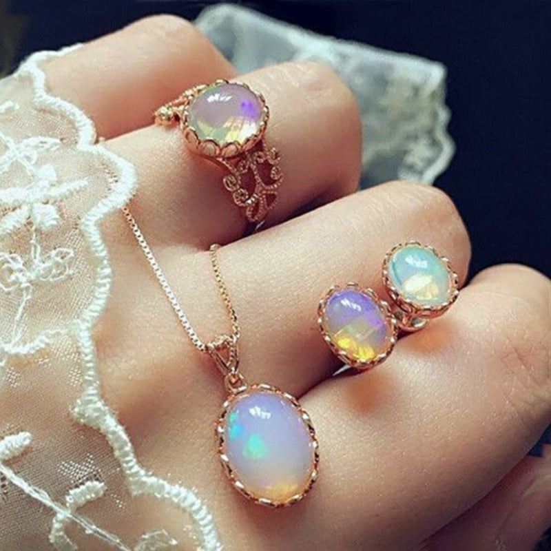 ELISE | CLASSIC PENDANT NECKLACE