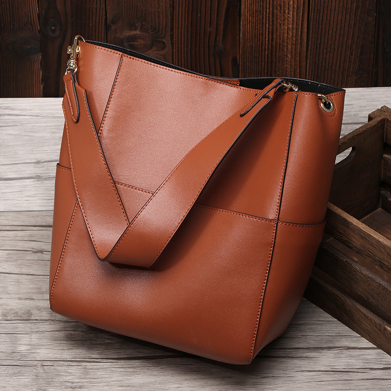 BUCKET | LARGE BUCKET MESSENGER BAG