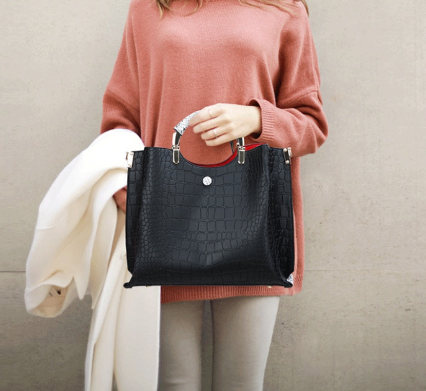DIAG | DIAGONAL SHOULDER BAG