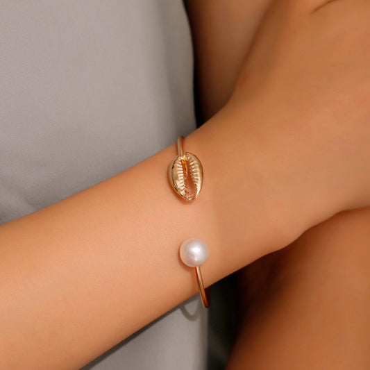 CHLOE | PEARL OPEN BANGLE
