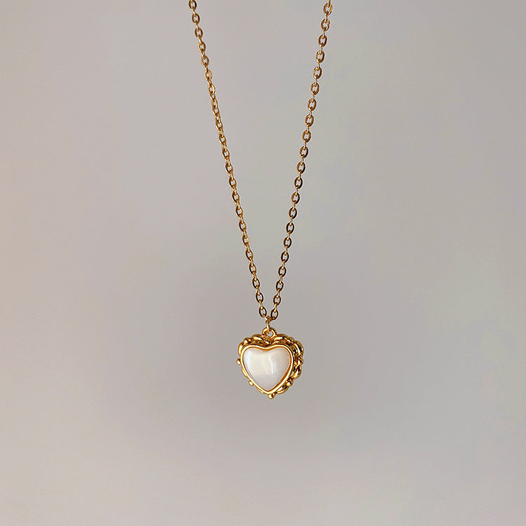 PARIS | VINTAGE SHELL LOVE PENDANT