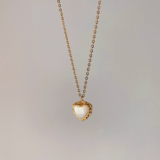 PARIS | VINTAGE SHELL LOVE PENDANT