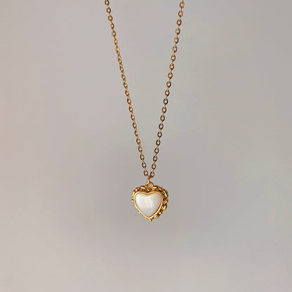 PARIS | VINTAGE SHELL LOVE PENDANT