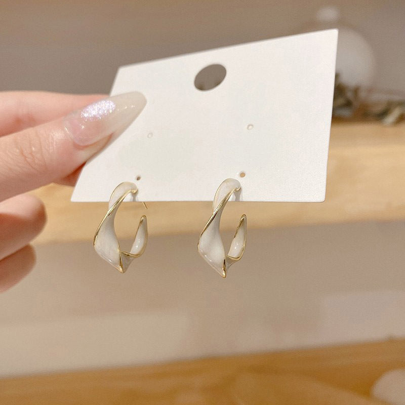 CURVE | C-SHAPE GEOMETRIC DROP EARRINGS