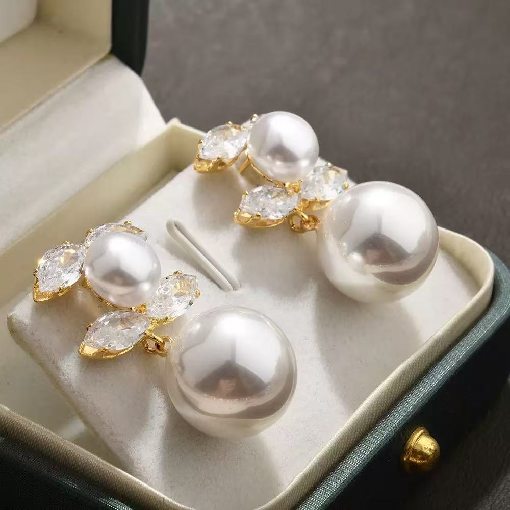 LUNA | PEARL ZIRCON STUD EARRINGS