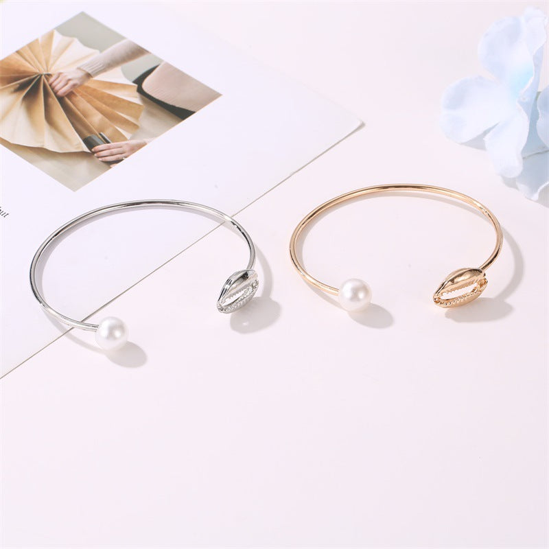 CHLOE | PEARL OPEN BANGLE