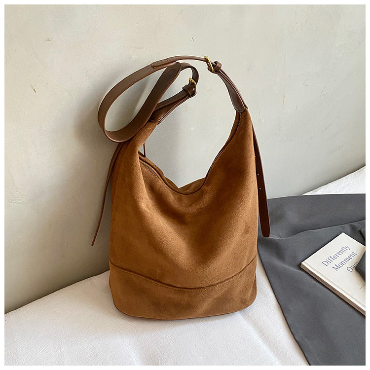 VALERIA | VINTAGE BUCKET BAG